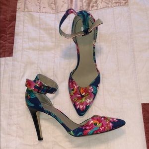 Multicolored flower heels